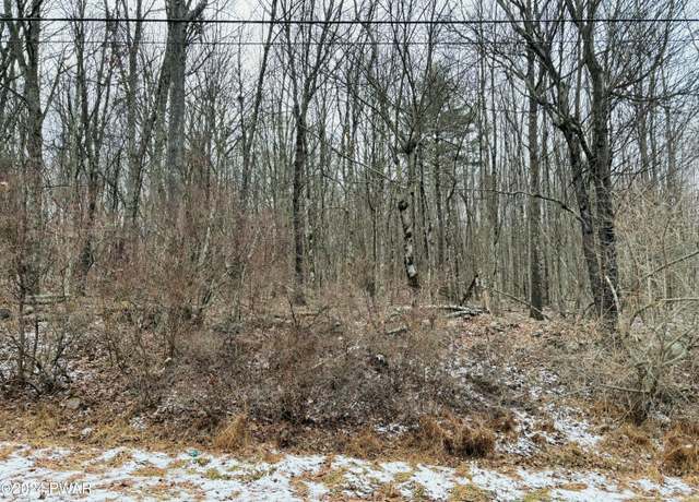 Property at 646 Muldovan Dr, Hawley, PA 18428