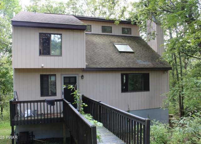 Property at 804 Wagoner Pl, Hawley, PA 18428, 3 beds, 2 baths