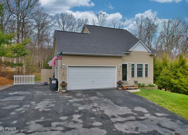 Property at 208 Vandermark Dr, Milford, PA 18337, 3 beds, 2.5 baths