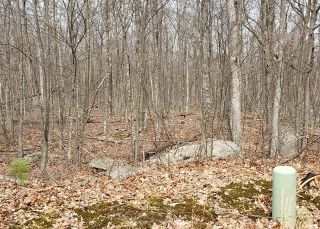 Property at 137 Wedgewood Dr, Hawley, PA 18428