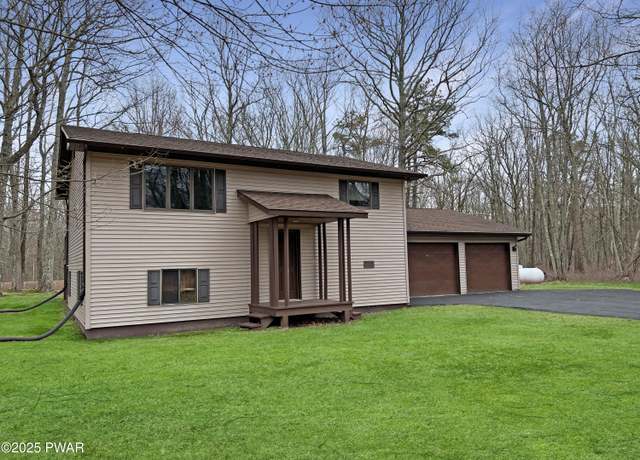 Property at 125 Center Trl, Hawley, PA 18428, 3 beds, 2 baths