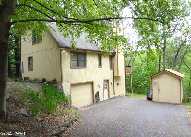 Property at 104 Briarwood Dr, Greentown, PA 18426, 3 beds, 2 baths
