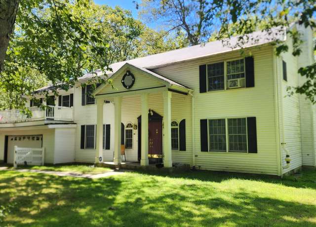 Property at 119 Aspen Dr, Milford, PA 18337, 4 beds, 3.5 baths