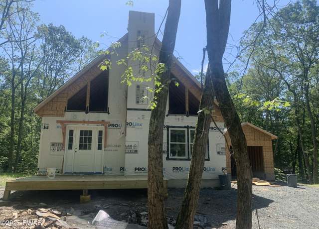 Property at 107 Long Spur Ln, Lords Valley, PA 18428, 3 beds, 2.5 baths