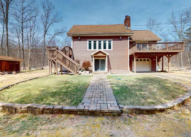 Property at 677 W Chipmunk Rd, Bushkill, PA 18324, 3 beds, 2.5 baths