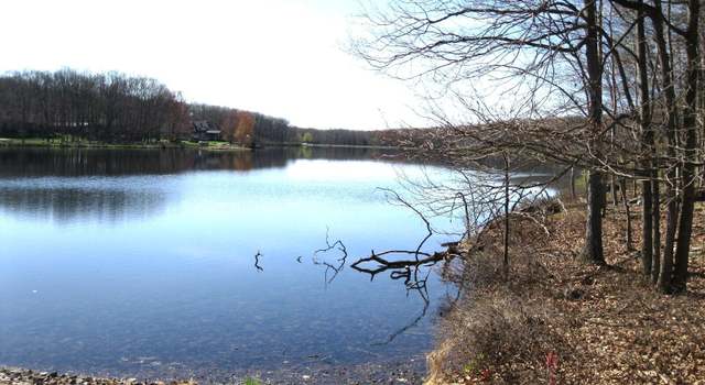 Photo of 1312 Dewberry Dr, Hawley, PA 18428