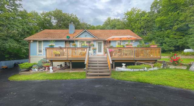 Photo of 105 Yellow Wood Dr, Milford, PA 18337