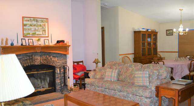 Photo of 111 Hillside Dr, Greentown, PA 18426