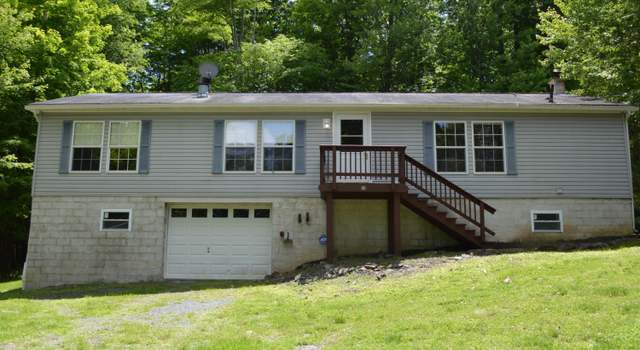 Photo of 111 Hillside Dr, Greentown, PA 18426