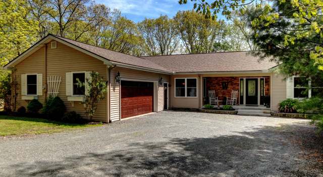 Photo of 808 Mustang Ct, Lords Valley, PA 18428