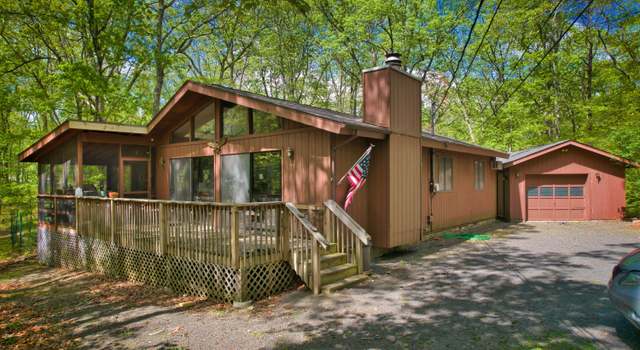 Photo of 801 Granite Ct S, Hawley, PA 18428