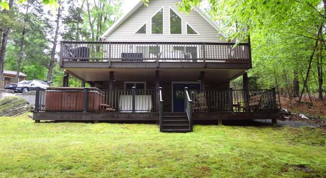 Photo of 331 Wallenpaupack Dr, Greentown, PA 18426