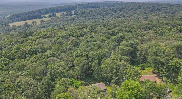 Photo of 144 View Dr, Greentown, PA 18426