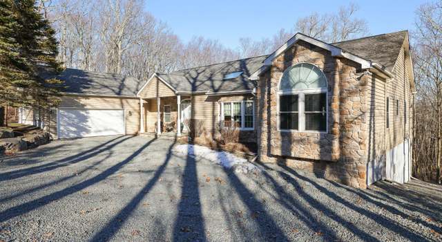 Photo of 327 Canoebrook Dr, Hawley, PA 18428