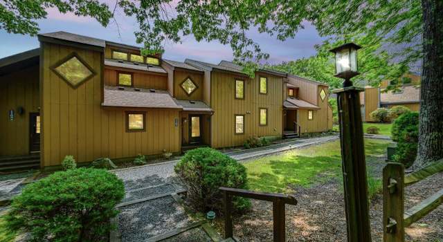 Photo of 1107 Crest Cir, Lakeville, PA 18438