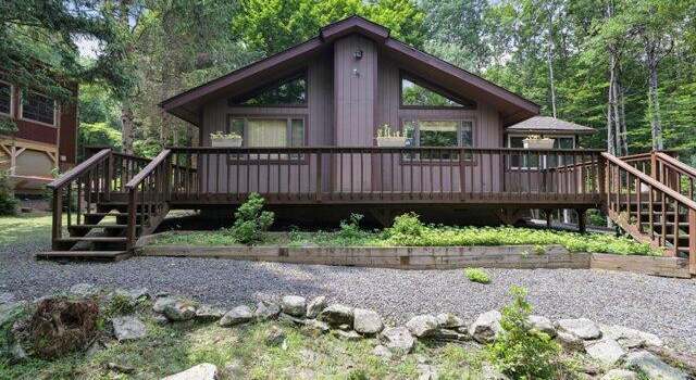 Photo of 143 Oak Cir, Lake Ariel, PA 18436