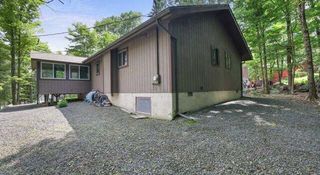 Photo of 143 Oak Cir, Lake Ariel, PA 18436