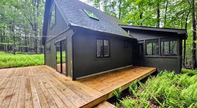 Photo of 23 Highland Ln, Hawley, PA 18428
