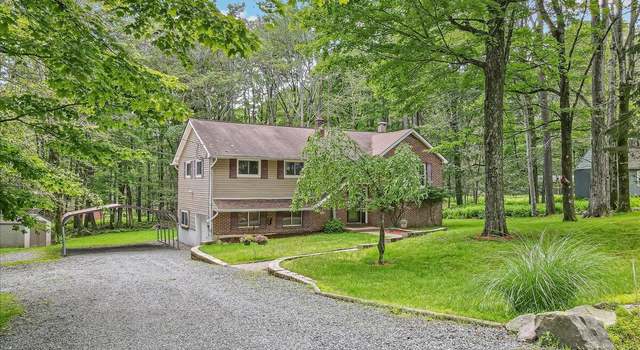 Photo of 142 View Dr, Greentown, PA 18426