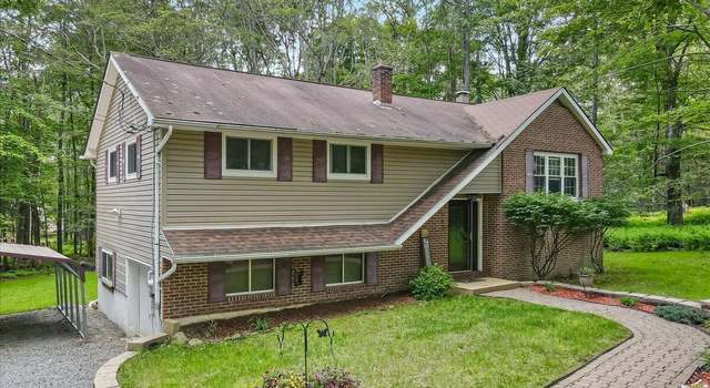 Photo of 142 View Dr, Greentown, PA 18426