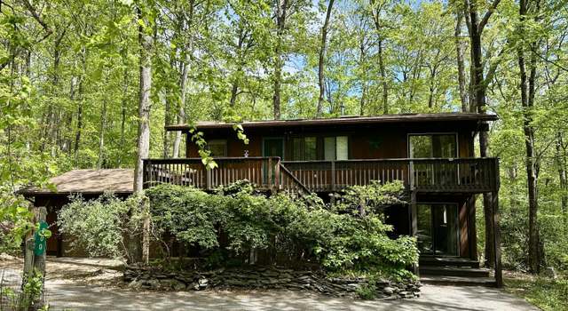 Photo of 800 Dogwood Ct W, Lords Valley, PA 18428