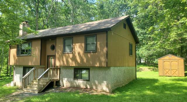 Photo of 153 Deer Trail Dr, Hawley, PA 18428