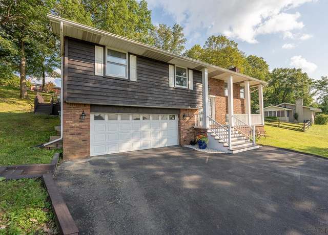 Property at 107 Westview Dr, Ligonier, PA 15658, 3 beds, 2.5 baths