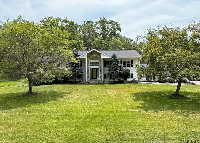 Property at 210 Shady Oak Dr, Johnstown, PA 15905, 3 beds, 3 baths