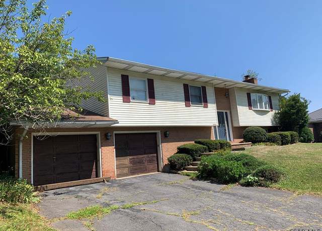 Property at 2123 Woodcrest Dr, Johnstown, PA 15905, 4 beds, 2.5 baths