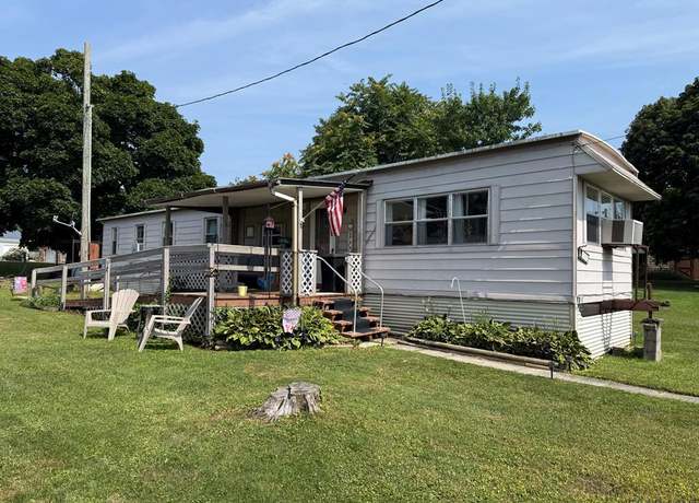 Property at 132 Boltz St, Johnstown, PA 15902, 2 beds, 1 bath