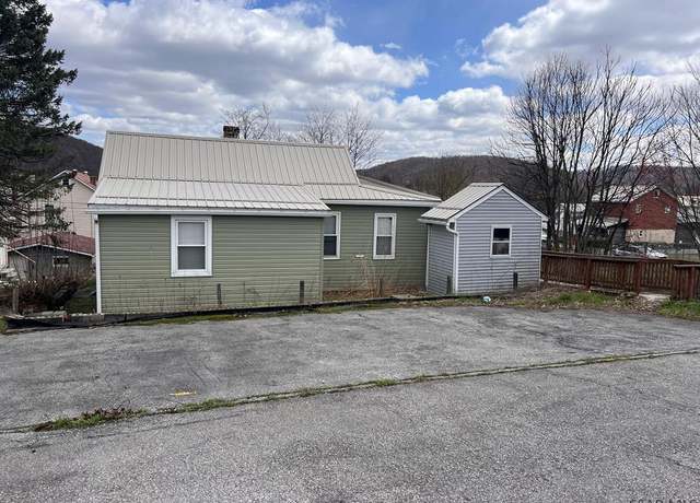 Property at 316 (rear) Strayer St, Johnstown, PA 15906, 3 beds, 1 bath