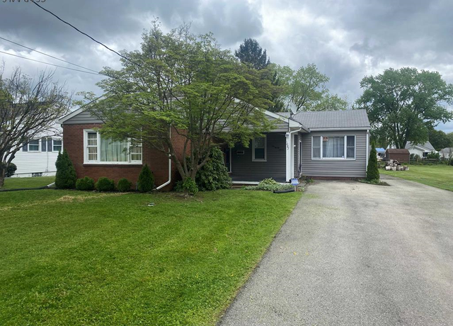 Property at 1027 Pomona Dr, Johnstown, PA 15905, 3 beds, 2 baths