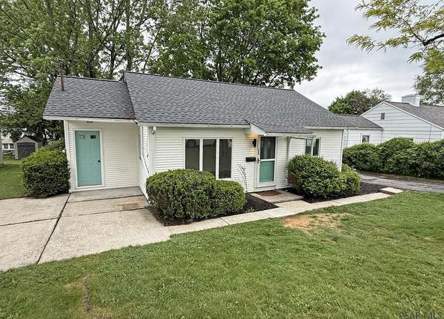 Property at 224 Hereford Ln, Johnstown, PA 15905, 4 beds, 2 baths