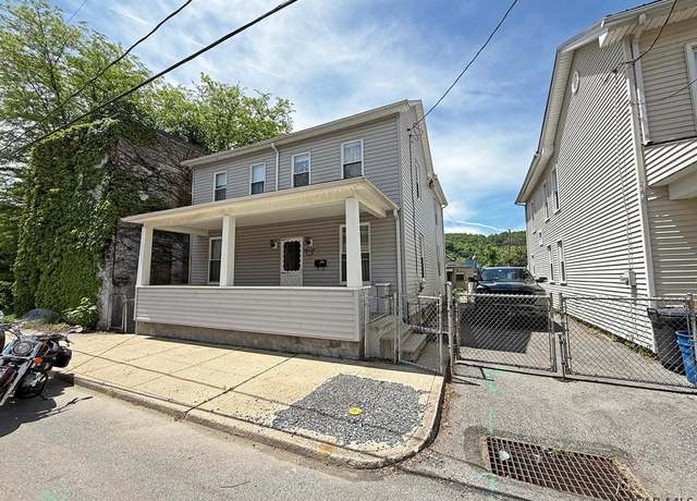 Property at 230 Pine St, Johnstown, PA 15902, 3 beds, 1 bath