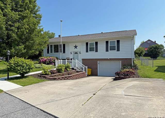 Property at 105 Hoffman Dr, Johnstown, PA 15904, 3 beds, 2 baths