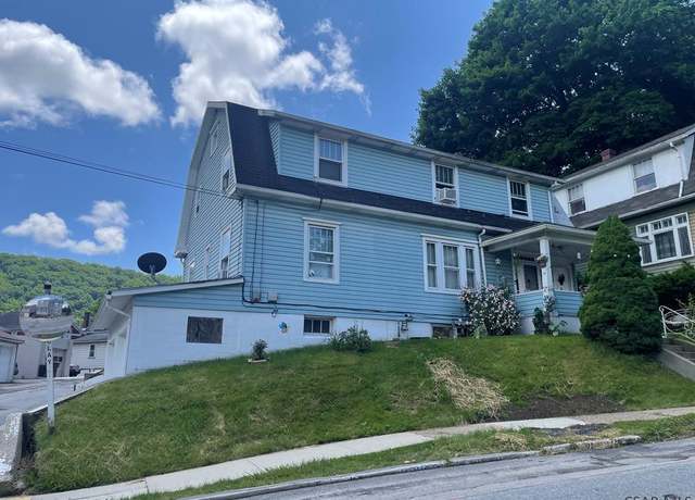 Property at 321 Clay St, Johnstown, PA 15905, 4 beds, 3 baths