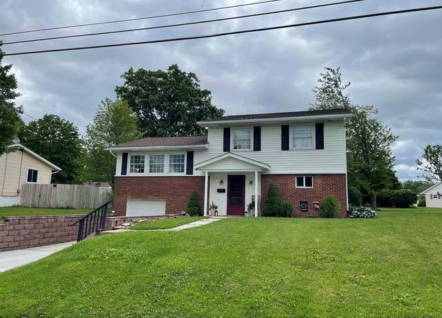 Property at 1223 Elgin Dr, Johnstown, PA 15904, 3 beds, 2 baths