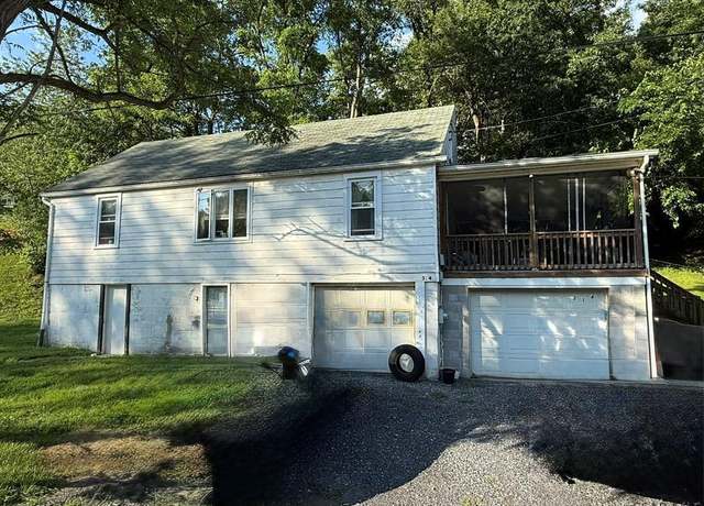 Property at 314 Parkhill Dr, Johnstown, PA 15909, 2 beds, 1 bath