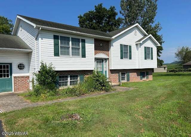 Property at 90 Shawnee Dr, Muncy, PA 17756, 3 beds, 3 baths
