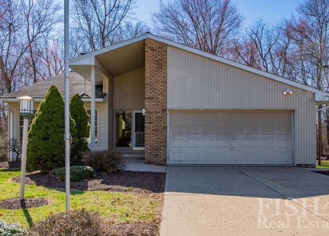 Property at 1305 Colonial Ct, Montoursville, PA 17754, 4 beds, 2.5 baths