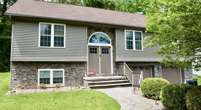 Photo of 82 Woodside Cir, Jersey Shore, PA 17740