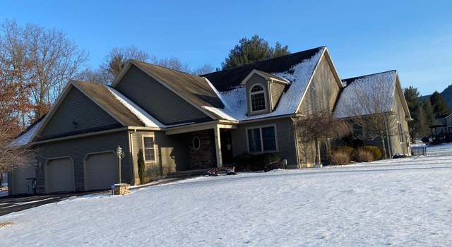 Photo of 10 Doe Ln, Mill Hall, PA 17751