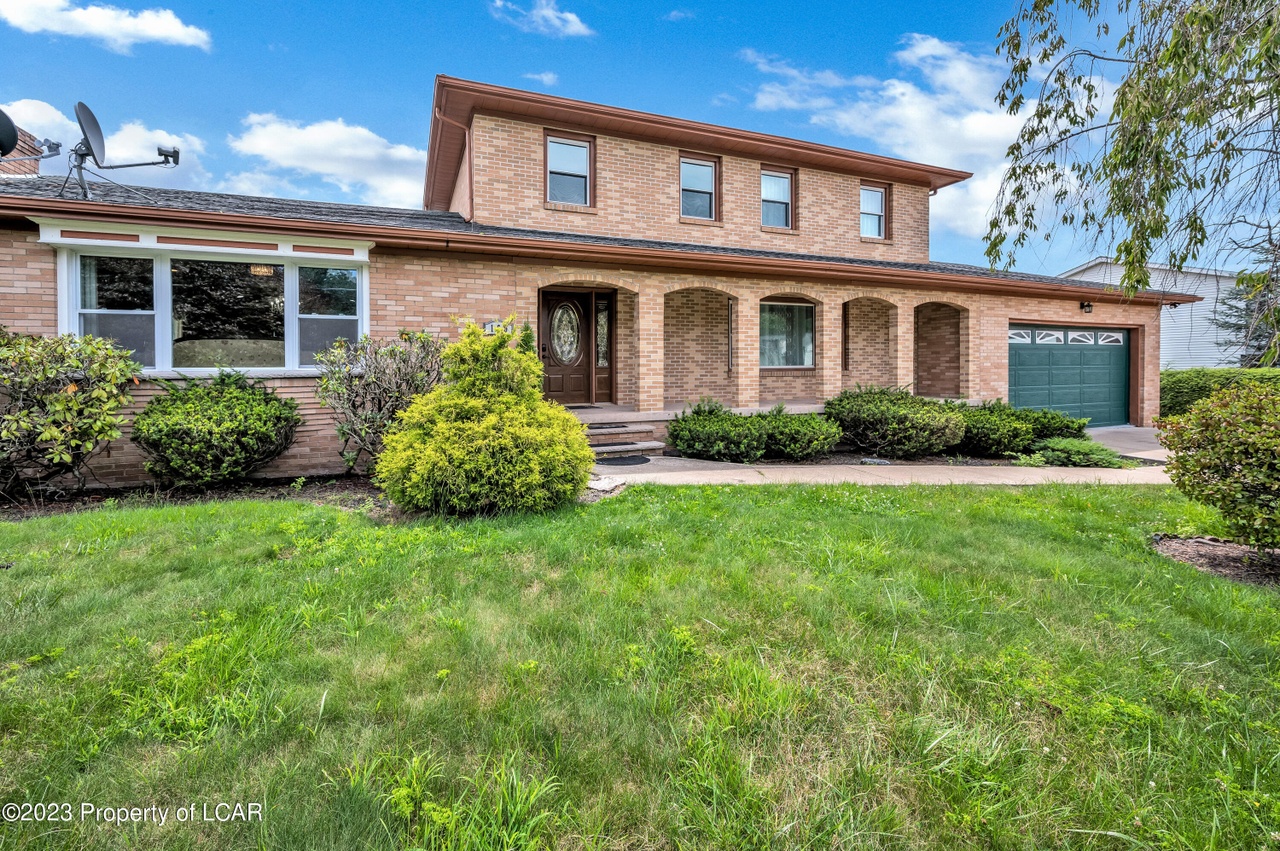 189 Briarwood Dr Shavertown PA 18708 MLS 24 1233 Redfin 189-briarwood-dr-shavertown-pa-18708-mls-24-1233-redfin