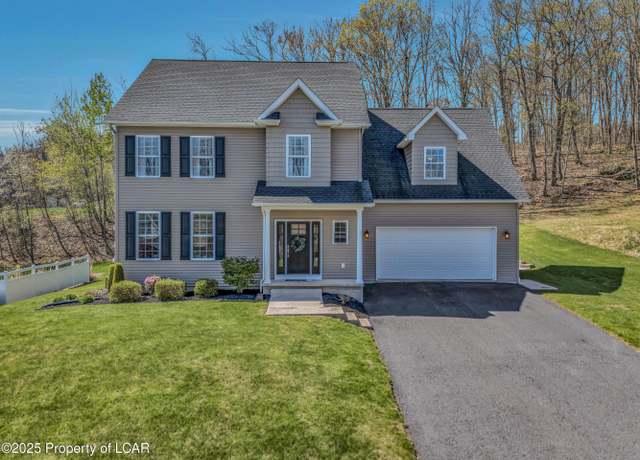 Property at 237 Pennbrook Ln, Dallas, PA 18612, 4 beds, 2.5 baths