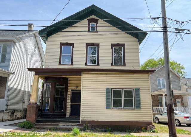 Property at 127 Carbon St, Weatherly, PA 18255, 6 beds, 3 baths