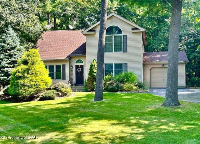 Property at 5301 Hilltop Cir, East Stroudsburg, PA 18301, 3 beds, 2.5 baths