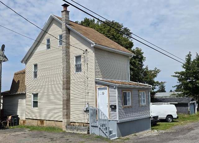 Property at 806 Lafayette Ct, Hazleton, PA 18201, 2 beds, 1.5 baths
