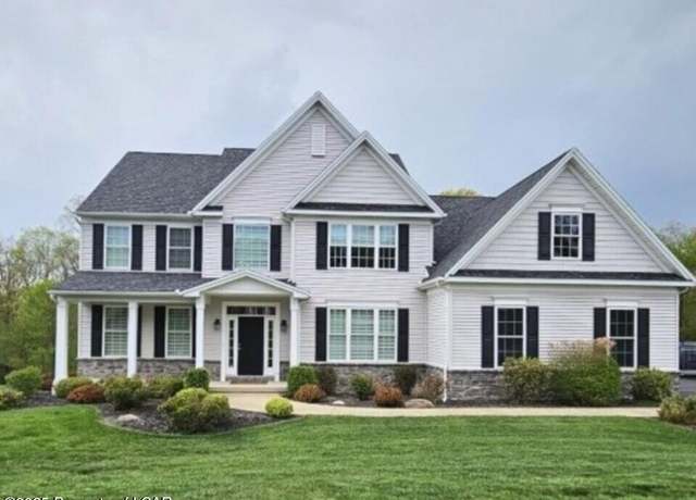 Property at 1124 Woodberry Dr, Mountain Top, PA 18707, 4 beds, 4 baths