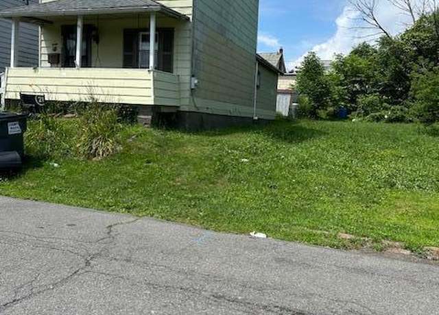 Property at 924 Pine St, Freeland, PA 18224, 3 beds, 1 bath