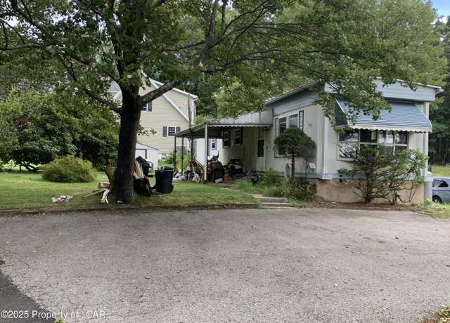 Property at 325 St Anthonys Dr, Freeland, PA 18224, 3 beds, 1 bath